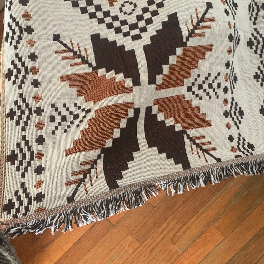 Geometric Patterned Throw Blanket - Picture 2 of 4